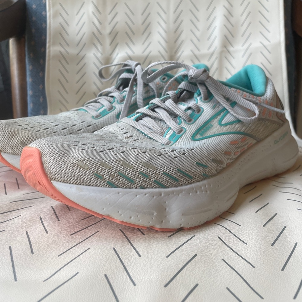 ✨ACCEPTING OFFERS✨ Brooks Glycerin 20 size 8 💫